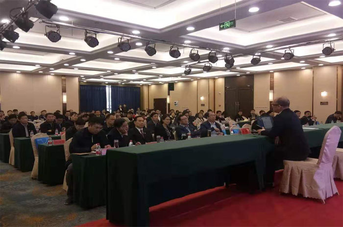 县委理论学习集体学习扩大会议.jpg