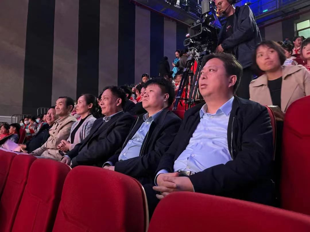 读书2.jpg 读书2.jpg