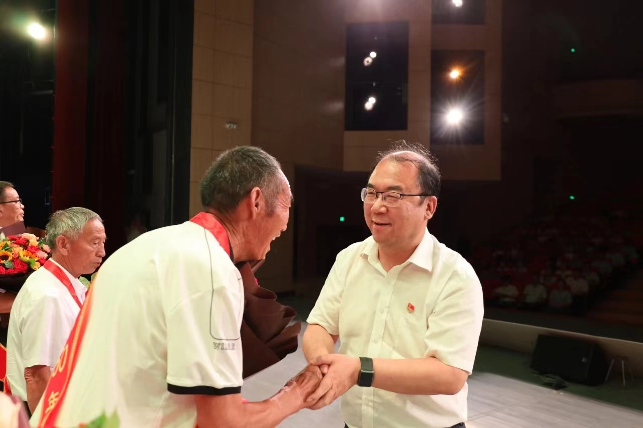 党章.jpg 党章.jpg