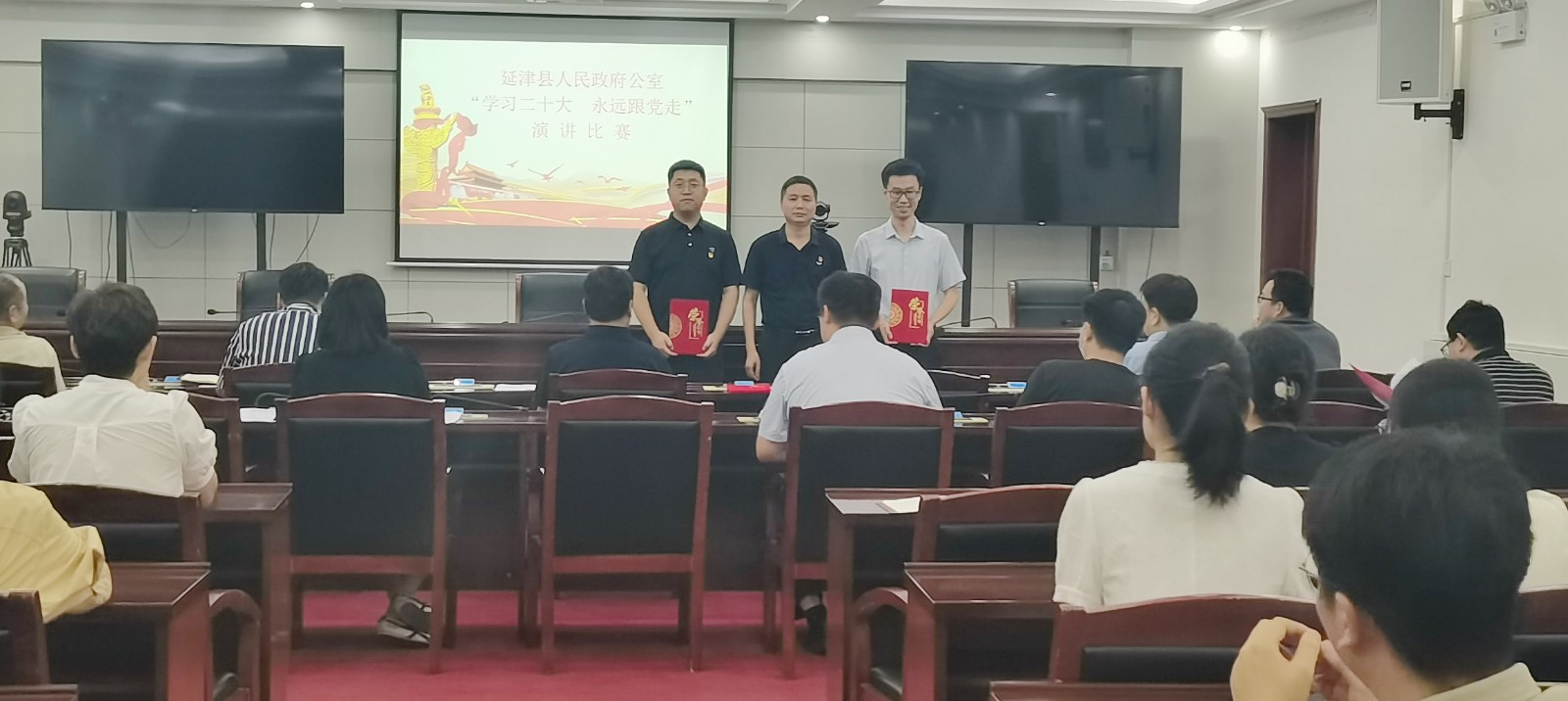 颁奖亮.jpg 颁奖亮.jpg