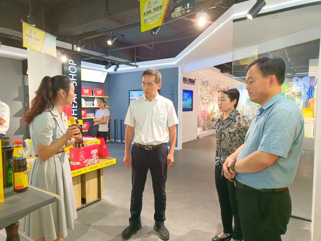 座谈会1.jpg 座谈会1.jpg