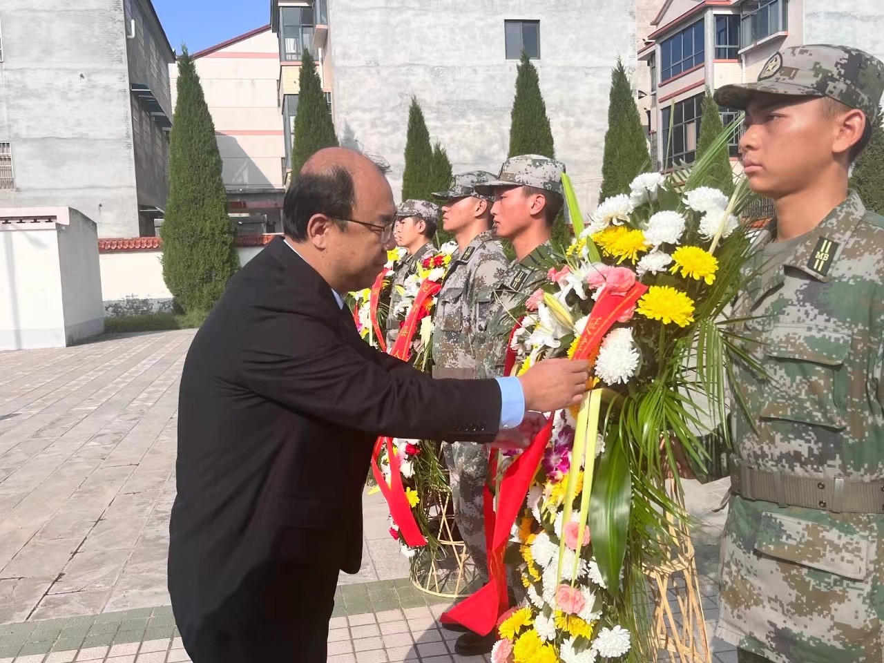 烈士2.jpg 烈士2.jpg