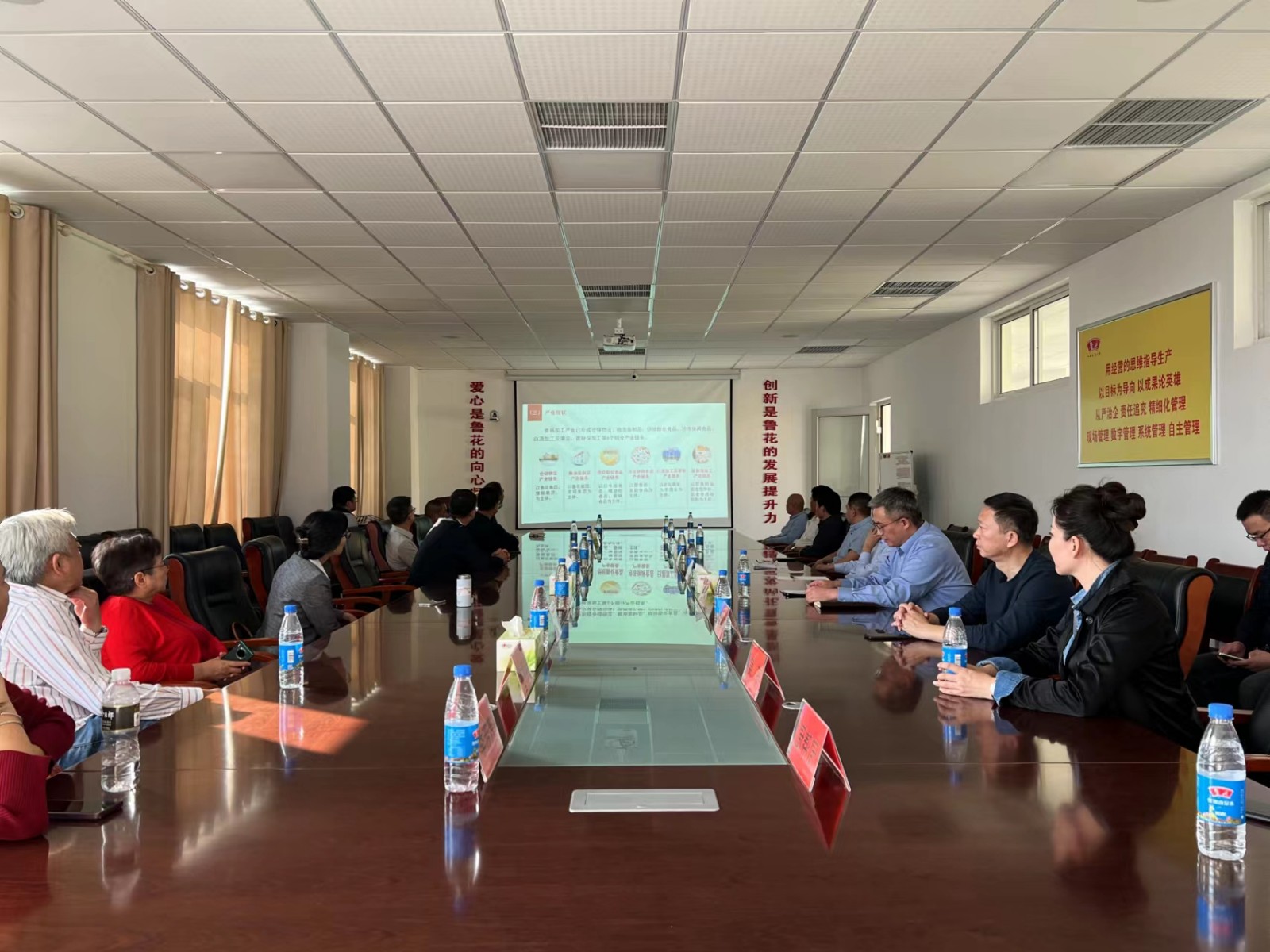 座谈会.jpg 座谈会.jpg