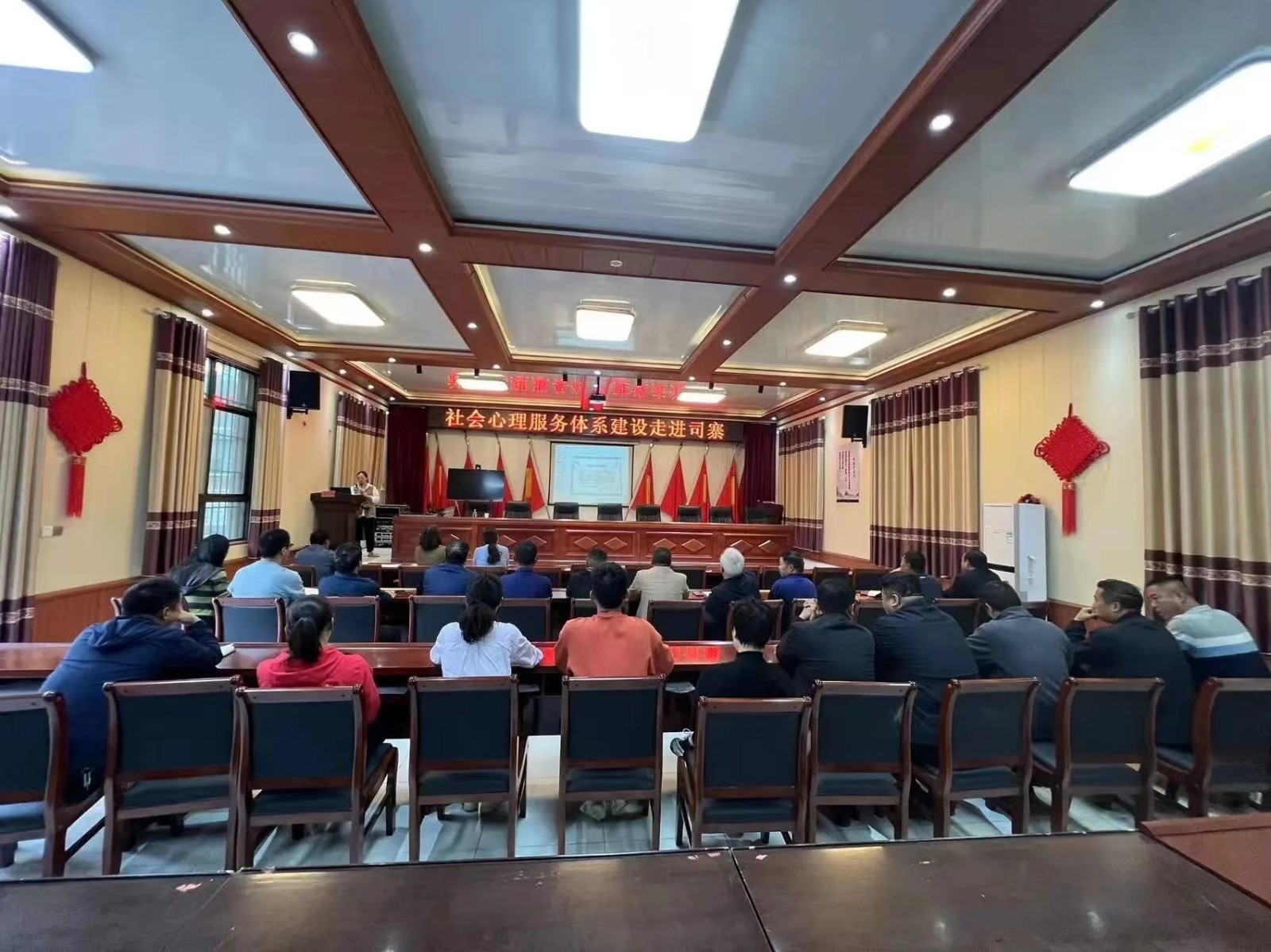 831294656.jpg 831294656.jpg