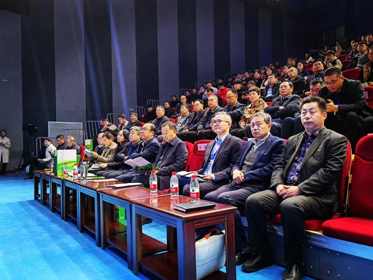 研讨会1.jpg 研讨会1.jpg