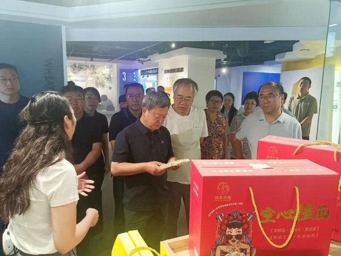 2116685629.jpg 2116685629.jpg